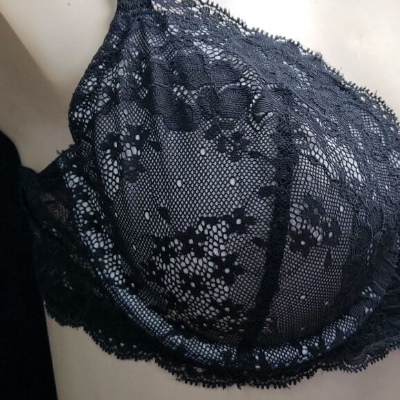 VICTORIA'S SECRET BLACK LACEY DREAMS ANGELS LINED DEMI BRA, SIZE 34D - Picture 2 of 8